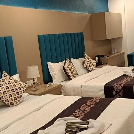Hotel Royal Square Гандинагар Экстерьер фото